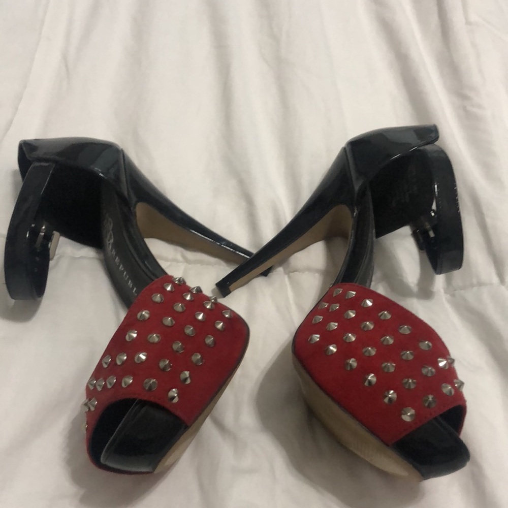 High Heels - Picture 2 of 4